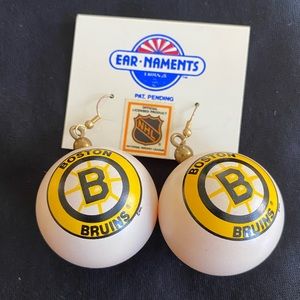 Vintage 80’s Earrings Bruins dangle fashion earrings